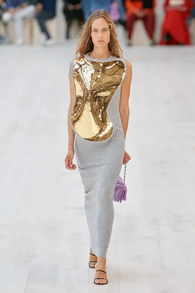 Look 15